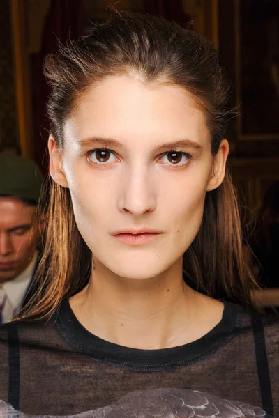 Look 16